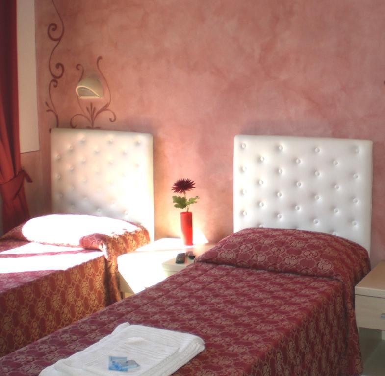 Hotel Romagna Чезена Стая снимка