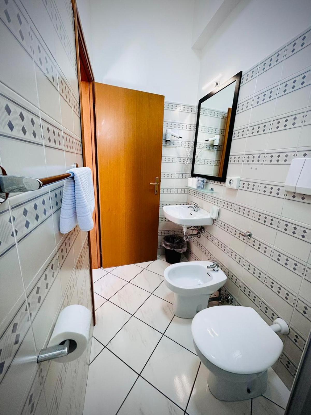 Hotel Romagna Чезена Екстериор снимка